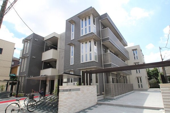 ファミユCの物件外観写真